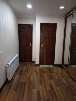 Satılır köhnə tikili 3 otaqlı 80 m², İnşaatçılar m.