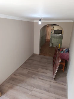 Satılır köhnə tikili 3 otaqlı 60 m², Binə q.