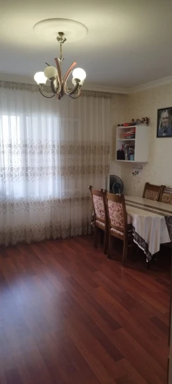Satılır köhnə tikili 4 otaqlı 105 m², Badamdar q.