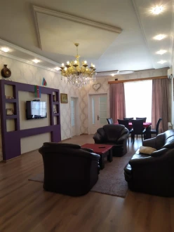 Satılır ev/villa 4 otaqlı 200 m², Badamdar q.