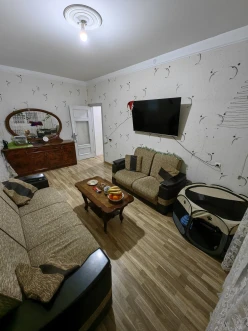 Sale old building 1 rooms 33 m²,  Insaatchilar m.