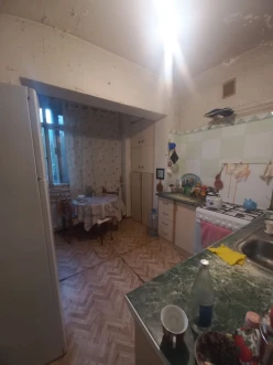 Satılır köhnə tikili 4 otaqlı 100 m², Azadlıq prospekti m.