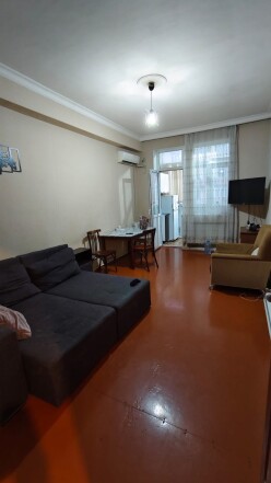 Satılır yeni tikili 2 otaqlı 45 m², İnşaatçılar m. Satılır yeni tikili 2 otaqlı 45 m², İnşaatçılar m.