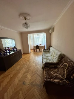 Satılır köhnə tikili 3 otaqlı 60 m², İnşaatçılar m.
