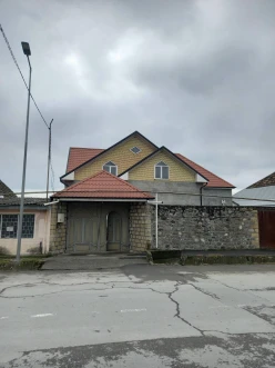 Satılır ev/villa 5 otaqlı 240 m², Şəki