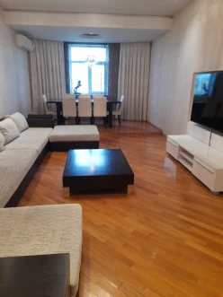 Satılır yeni tikili 3 otaqlı 144 m², İnşaatçılar m.