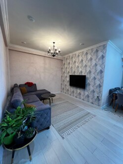 Satılır yeni tikili 2 otaqlı 60 m²,  İnşaatçılar m.