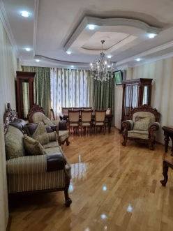 İcarə yeni tikili 4 otaqlı 190 m²,  Yasamal