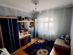 Near İnşaatçılar Metro Station, 4-room old building, 110 m² – For Sale