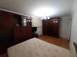 Satılır köhnə tikili 2 otaqlı 41 m², İnşaatçılar m.