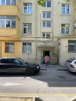 Satılır köhnə tikili 2 otaqlı 39 m², Qara Qarayev m.