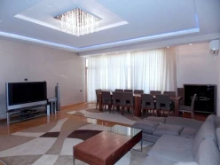 İcarə yeni tikili 4 otaqlı 200 m², 28 May m.