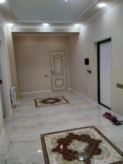 Satılır yeni tikili 2 otaqlı 97 m², Saray q