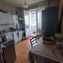 Satılır köhnə tikili 2 otaqlı 65 m², Azadlıq prospekti m.