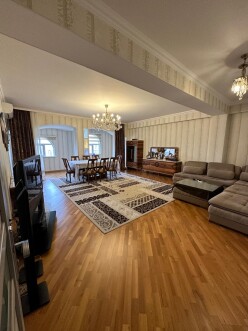 Satılır yeni tikili 4 otaqlı 200 m²,  Memar Əcəmi m.