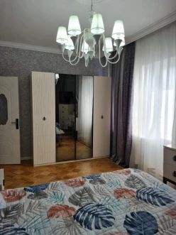 Satılır köhnə tikili 4 otaqlı 90 m², İnşaatçılar m.
