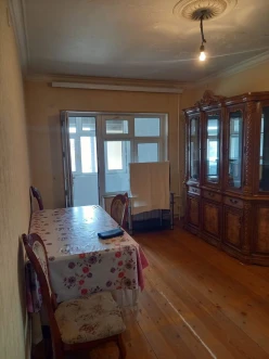 Satılır köhnə tikili 2 otaqlı 65 m², Azadlıq prospekti m.
