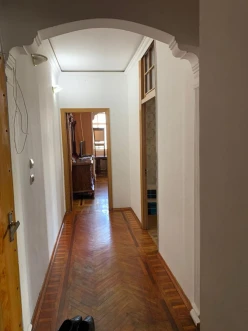 Satılır köhnə tikili 2 otaqlı 65 m², Azadlıq prospekti m.