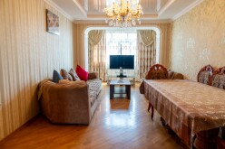 Satılır köhnə tikili 4 otaqlı 100 m²,  Qara Qarayev m.