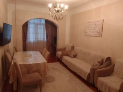 Satılır köhnə tikili 2 otaqlı 60 m²,  Azadlıq prospekti m.