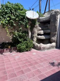 Sale house / villa 3 rooms 80 m²,  Insaatchilar m.