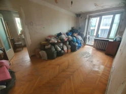 Satılır köhnə tikili 2 otaqlı 45 m², Elmlər Akademiyası m.