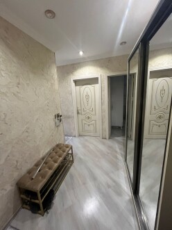 Satılır köhnə tikili 4 otaqlı 100 m², İnşaatçılar m. Satılır köhnə tikili 4 otaqlı 100 m², İnşaatçılar m.