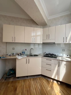 Satılır yeni tikili 2 otaqlı 60 m²,  İnşaatçılar m.