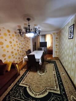 İcarə köhnə tikili 2 otaqlı 70 m², 28 May m. İcarə köhnə tikili 2 otaqlı 70 m², 28 May m.