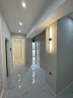 Satılır yeni tikili 2 otaqlı 80 m², İnşaatçılar m.
