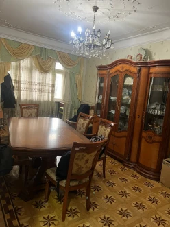 Satılır köhnə tikili 4 otaqlı 100 m², Azadlıq prospekti m.