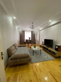 Satılır yeni tikili 4 otaqlı 118 m², İnşaatçılar m.
