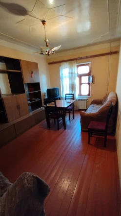 İcarə köhnə tikili 2 otaqlı 65 m², İnşaatçılar m.