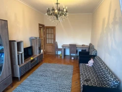 Satılır köhnə tikili 3 otaqlı 80 m², Azadlıq prospekti m.