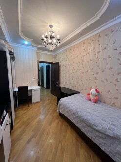 Satılır yeni tikili 4 otaqlı 140 m², İnşaatçılar m. Satılır yeni tikili 4 otaqlı 140 m², İnşaatçılar m.
