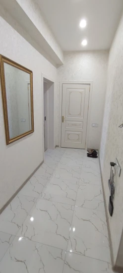 Satılır köhnə tikili 2 otaqlı 73 m², İnşaatçılar m.
