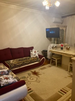 Satılır köhnə tikili 3 otaqlı 97 m², İnşaatçılar m. Satılır köhnə tikili 3 otaqlı 97 m², İnşaatçılar m.