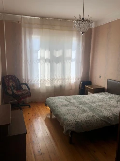 Satılır köhnə tikili 3 otaqlı 80 m², İnşaatçılar m.