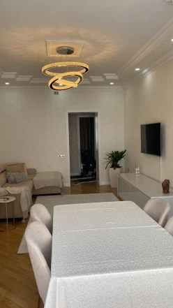 Satılır köhnə tikili 2 otaqlı 70 m²,  Nizami m.