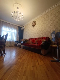 Satılır köhnə tikili 2 otaqlı 60 m², İnşaatçılar m.