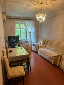 Satılır köhnə tikili 2 otaqlı 65 m², Azadlıq prospekti m.