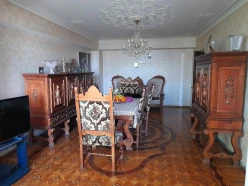 Satılır köhnə tikili 3 otaqlı 108 m², Yasamal r.