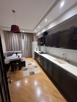 İcarə yeni tikili 2 otaqlı 106 m²,  Qara Qarayev m.