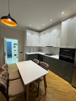 İcarə yeni tikili 2 otaqlı 90 m²,  Qara Qarayev m.