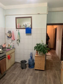 Satılır köhnə tikili 2 otaqlı 65 m², Azadlıq prospekti m.