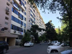 Satılır köhnə tikili 3 otaqlı 80 m², Azadlıq prospekti m.