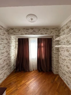 Satılır köhnə tikili 4 otaqlı 80 m², Azadlıq prospekti m.