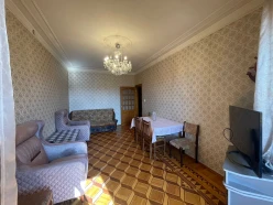 Satılır köhnə tikili 4 otaqlı 110 m², Xalqlar Dostluğu m.