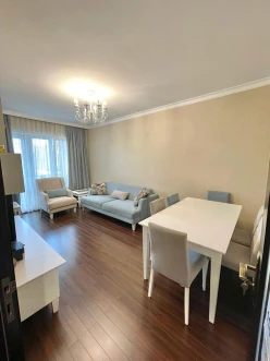 Satılır köhnə tikili 2 otaqlı 60 m², Azadlıq prospekti m.