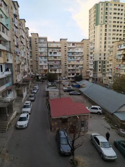 Satılır köhnə tikili 5 otaqlı 120 m², İnşaatçılar m.